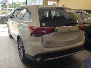 Mitsubishi Outlander 2018 White