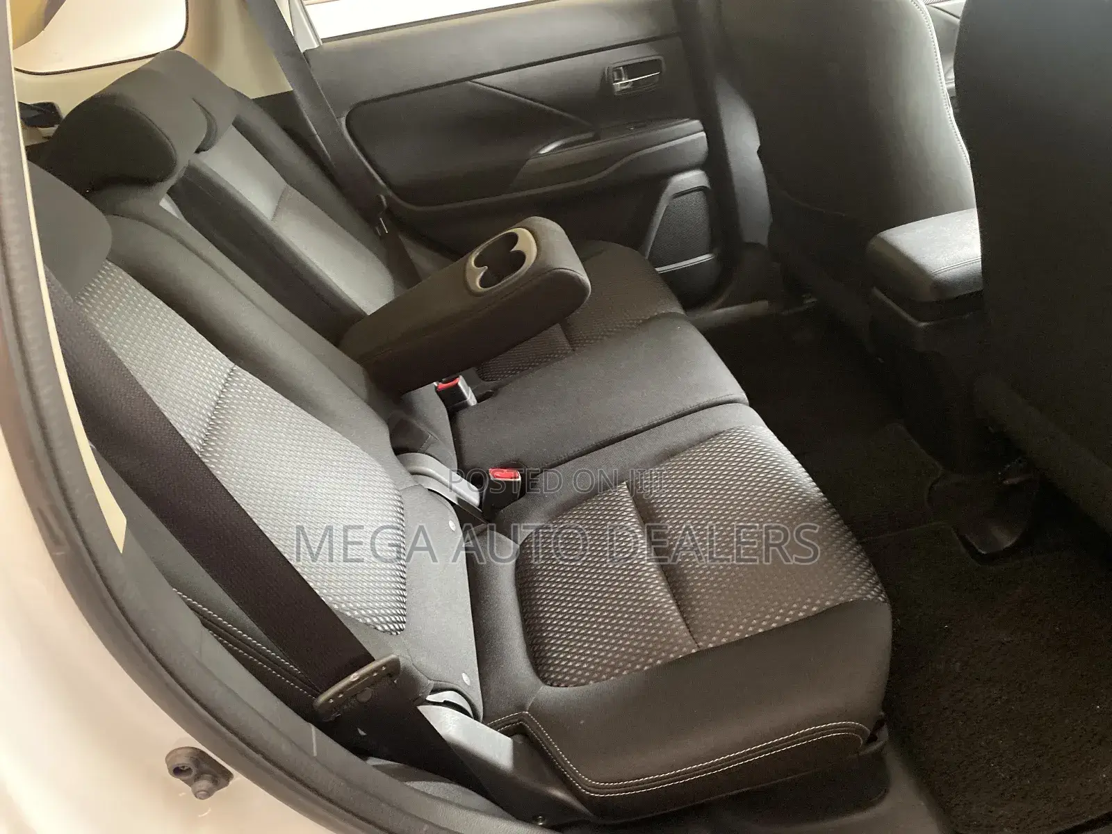 Mitsubishi Outlander 2018 White