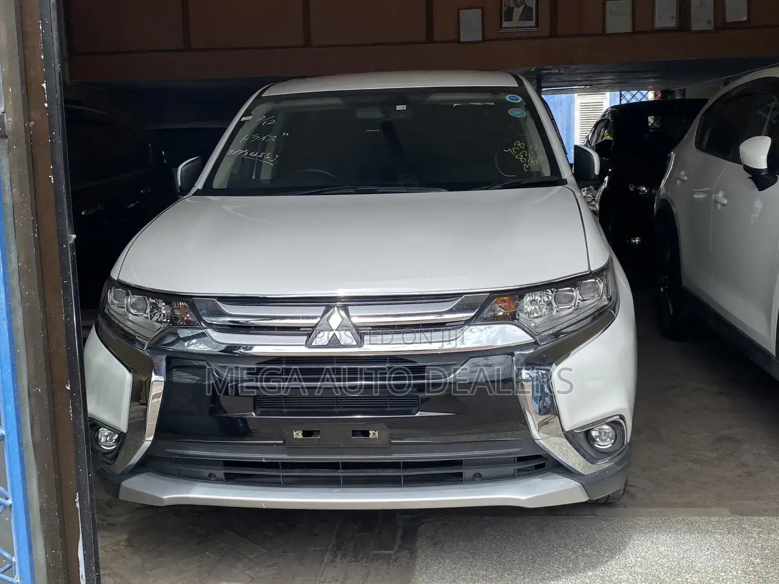 Mitsubishi Outlander 2018 White