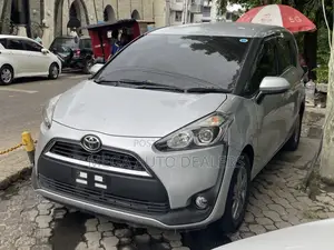 Toyota Sienta 2018 Silver