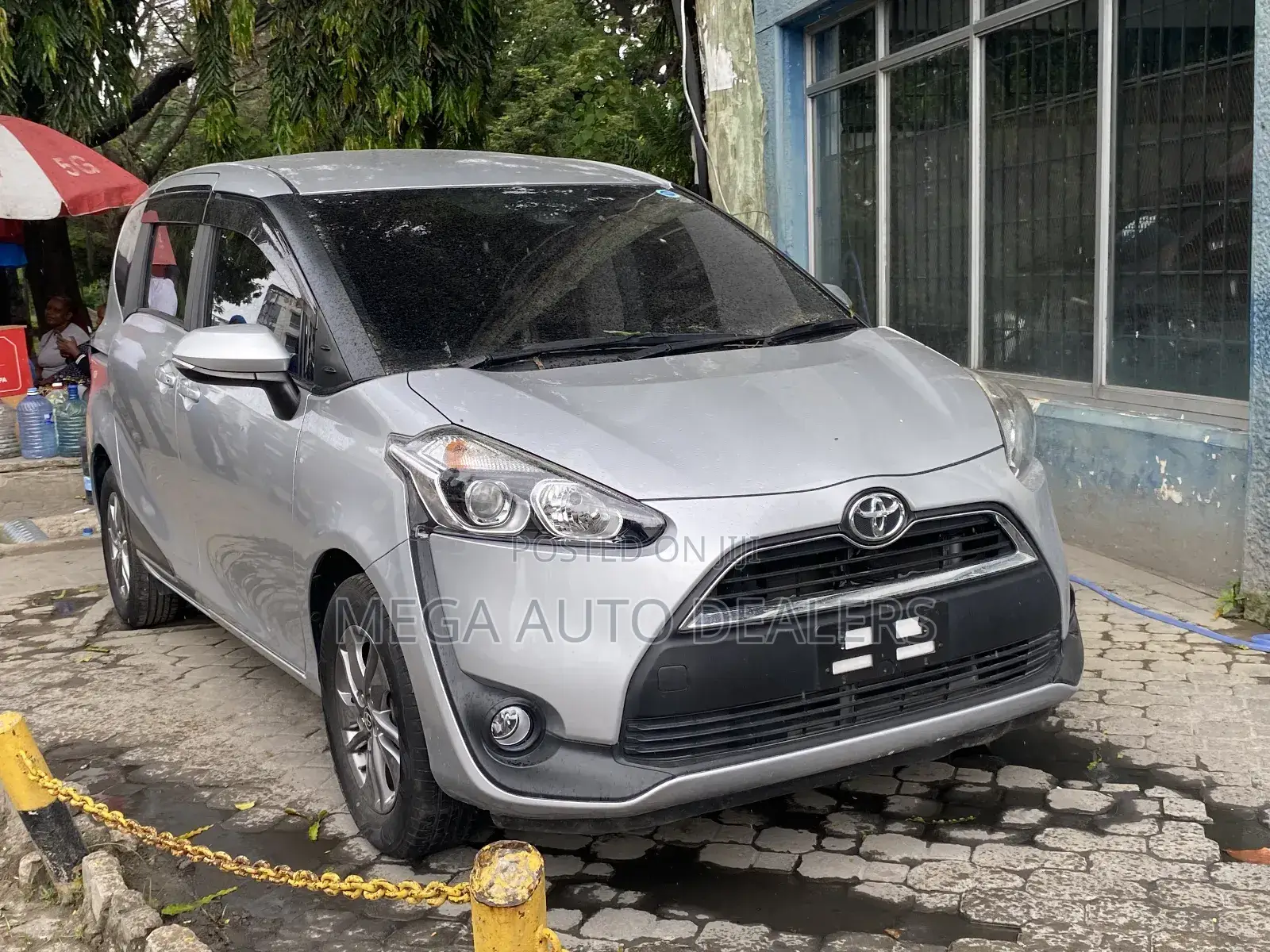 Toyota Sienta 2018 Silver