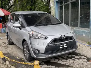 Toyota Sienta 2018 Silver