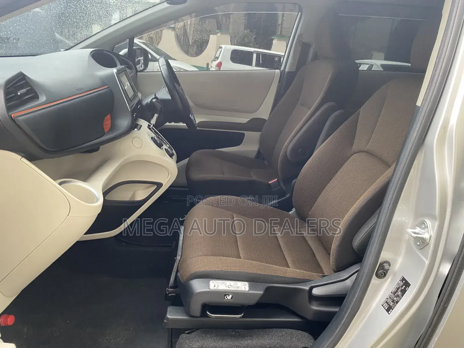 Toyota Sienta 2018 Silver