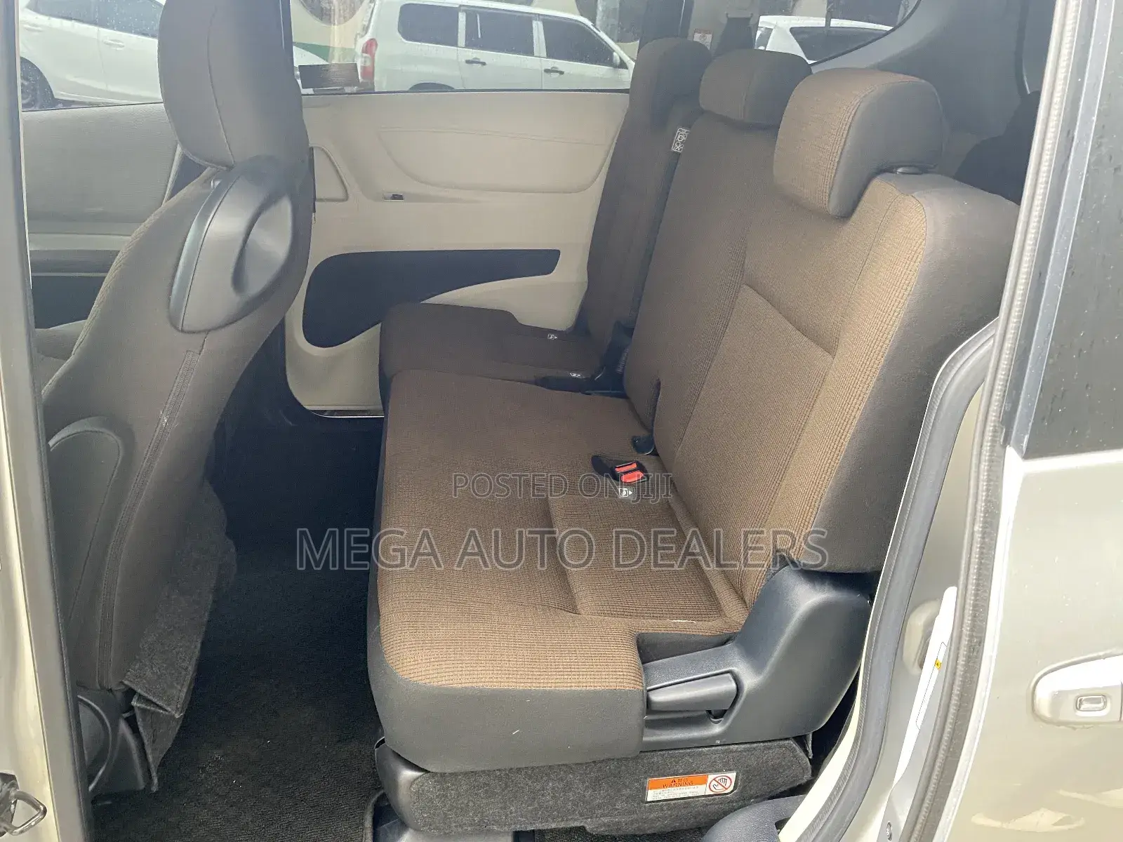 Toyota Sienta 2018 Silver