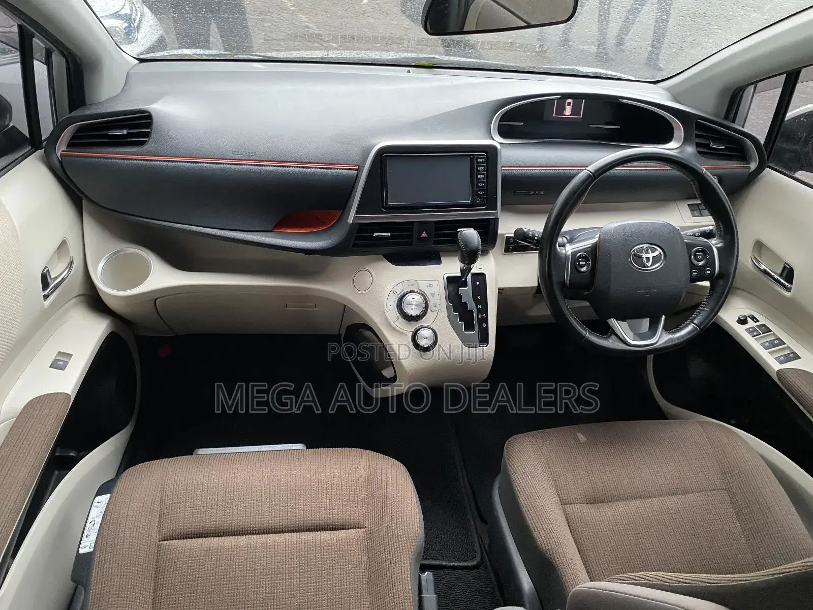 Toyota Sienta 2018 Silver