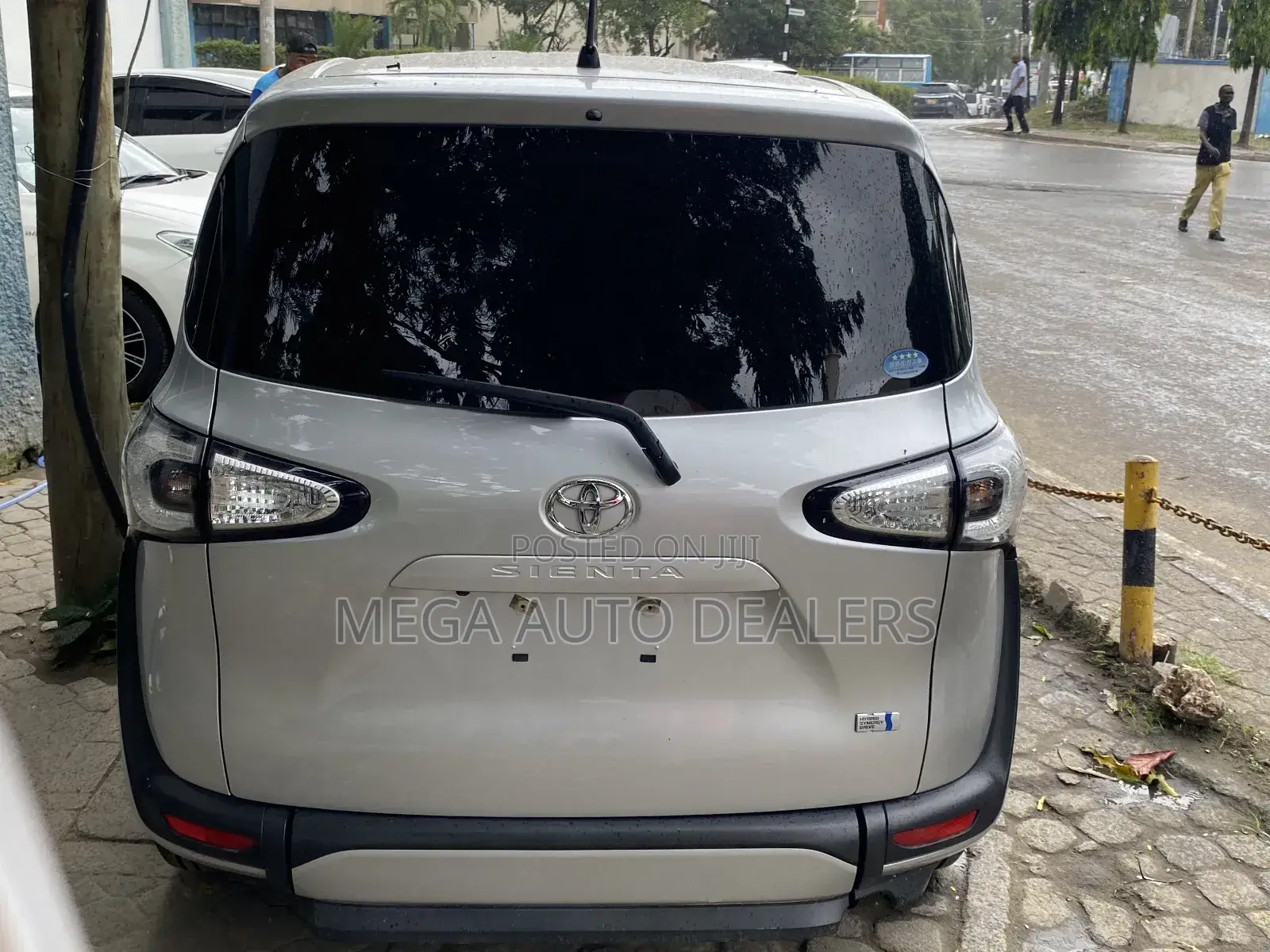 Toyota Sienta 2018 Silver