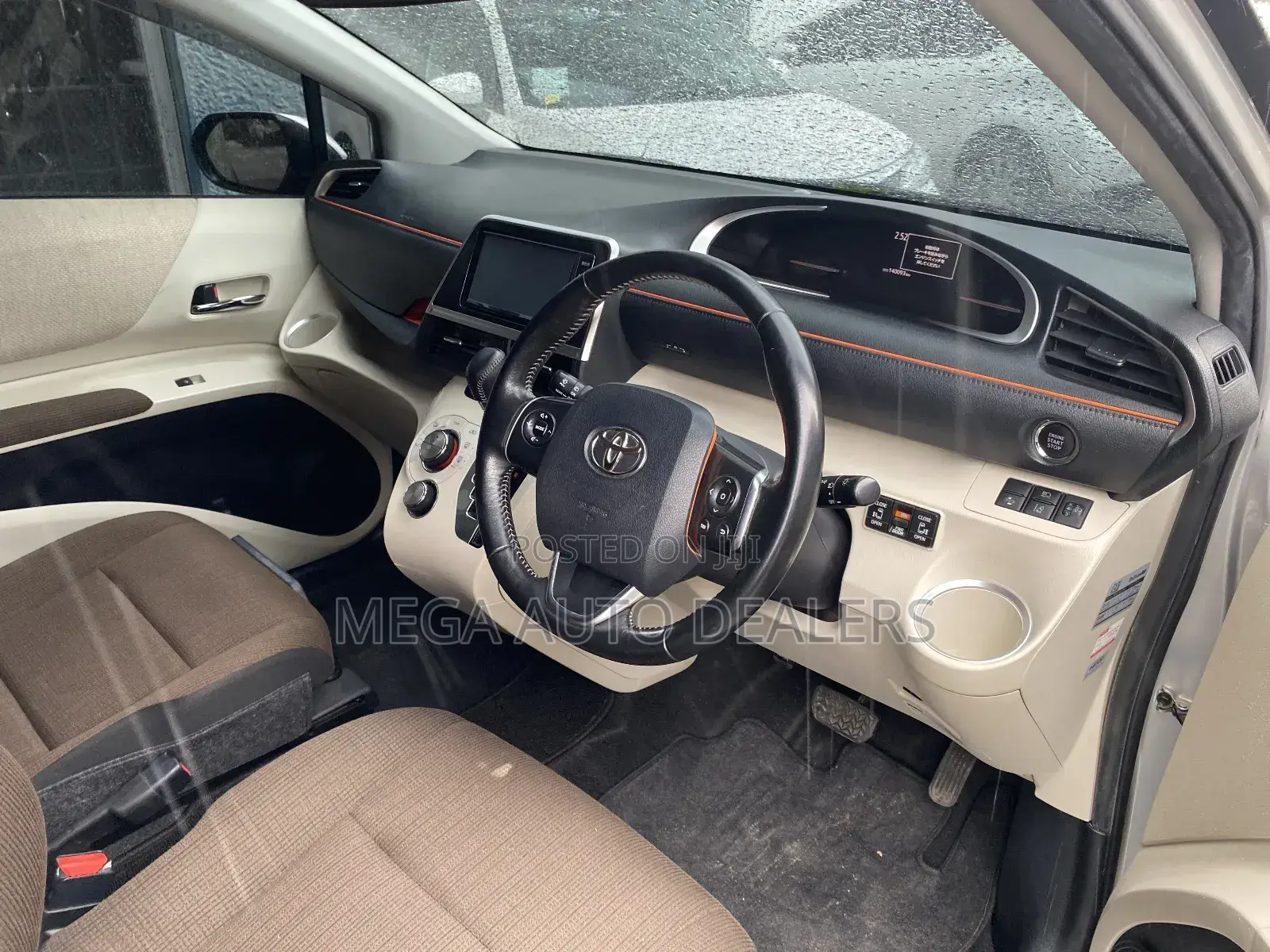 Toyota Sienta 2018 Silver