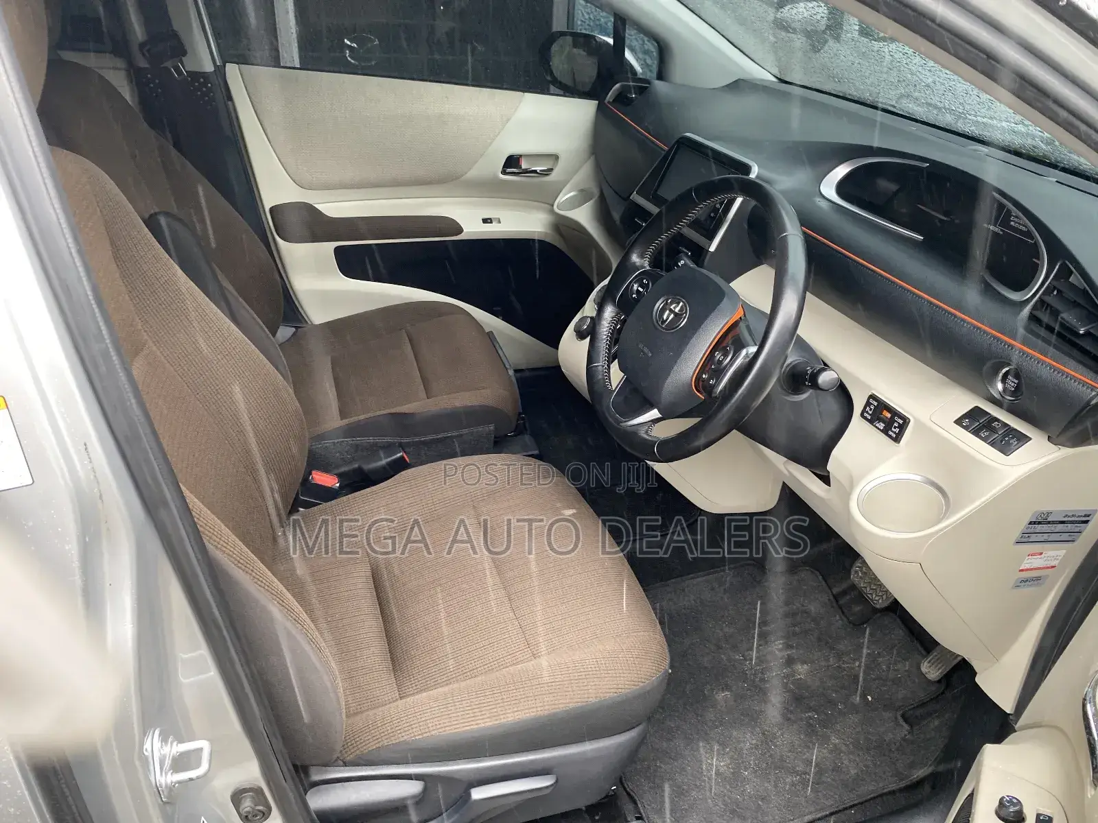Toyota Sienta 2018 Silver