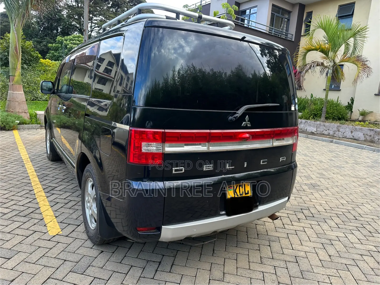 Mitsubishi Delica 2010 Black