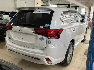 Mitsubishi Outlander 2018 White