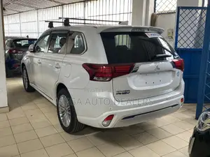 Mitsubishi Outlander 2018 White
