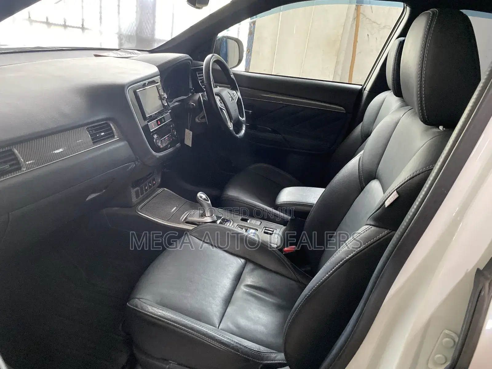 Mitsubishi Outlander 2018 White