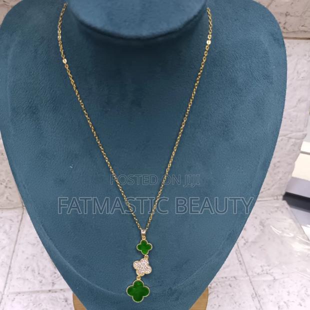 Green Pendant Necklace - thumbnail 2