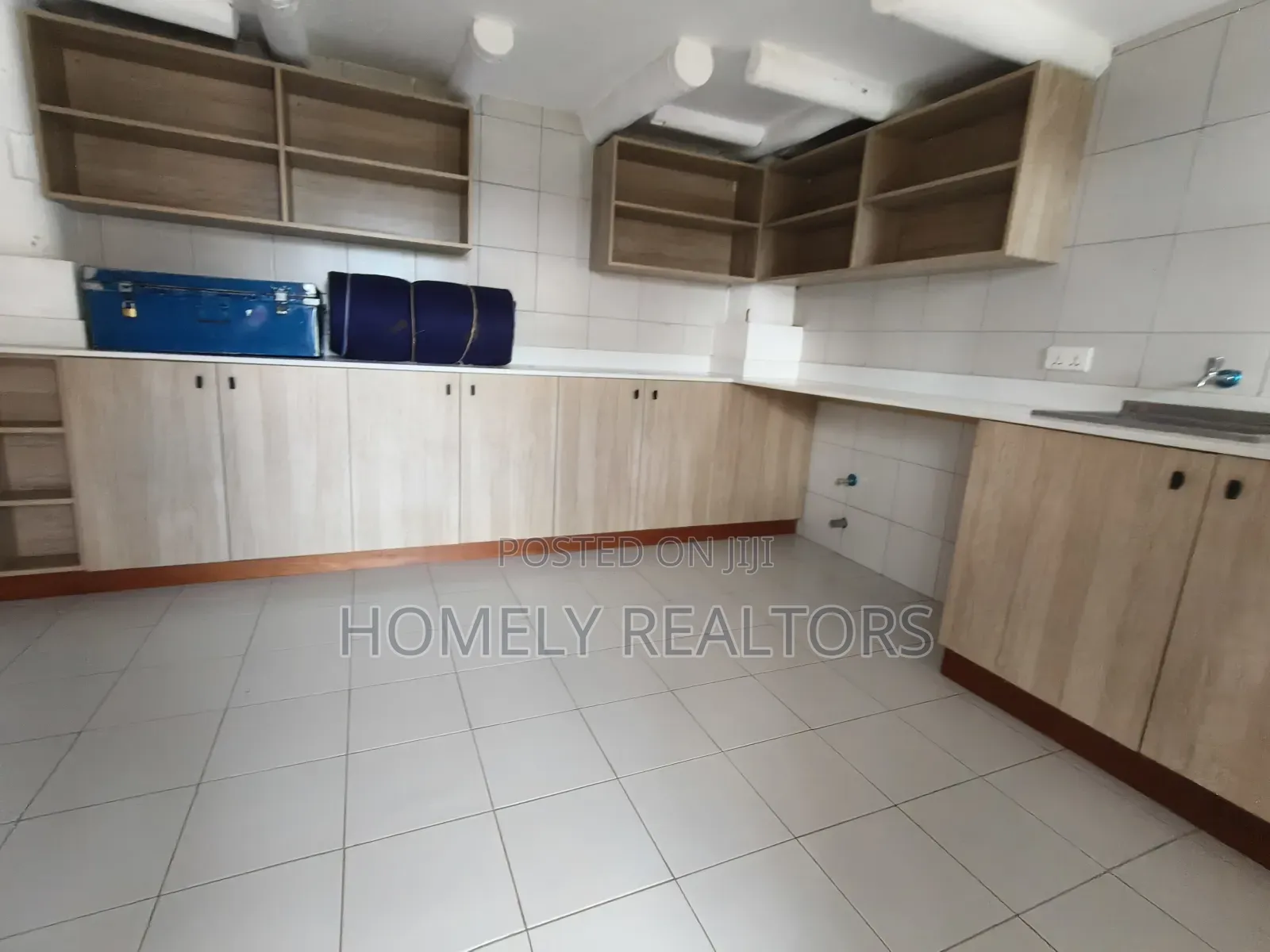 4bdrm Mansion in Oloirien, Birika, Kiserian for sale