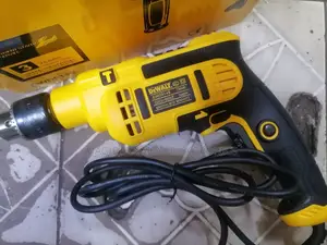 High Standard 700w Dewalt Impact Drill
