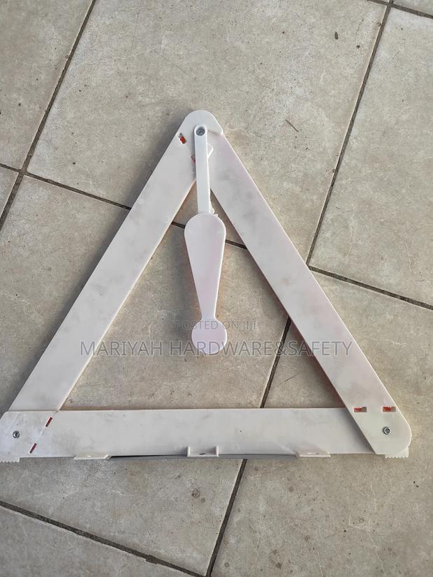 Foldable Safety Triangle For Cars - thumbnail 3