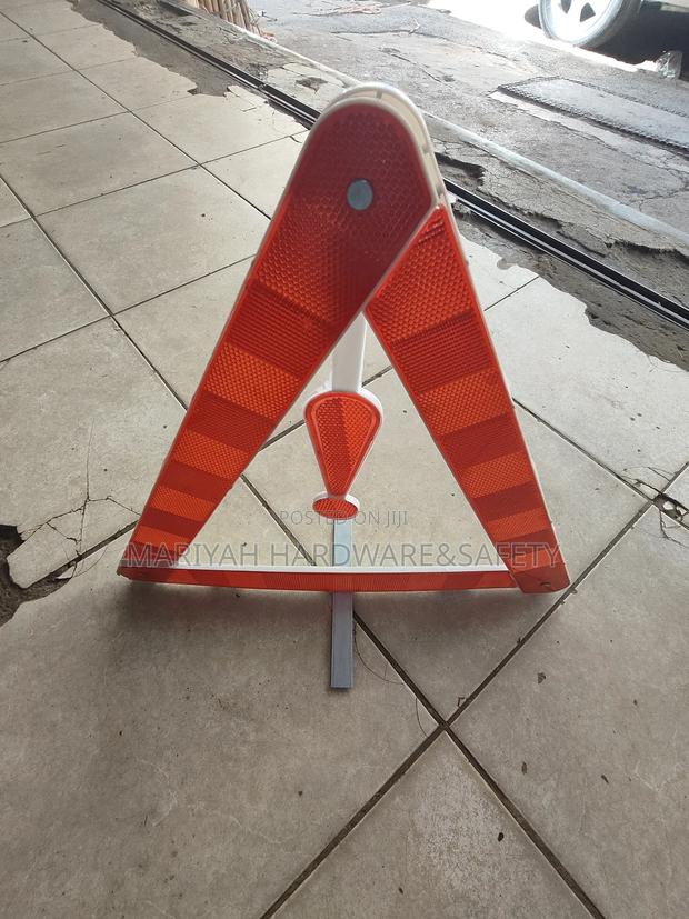 Foldable Safety Triangle For Cars - thumbnail 4