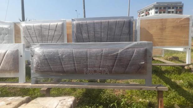 Curved Lines Mocket Bed 5by6