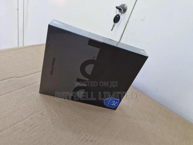 New Samsung Galaxy Z Fold4 256 GB Black - thumbnail 3