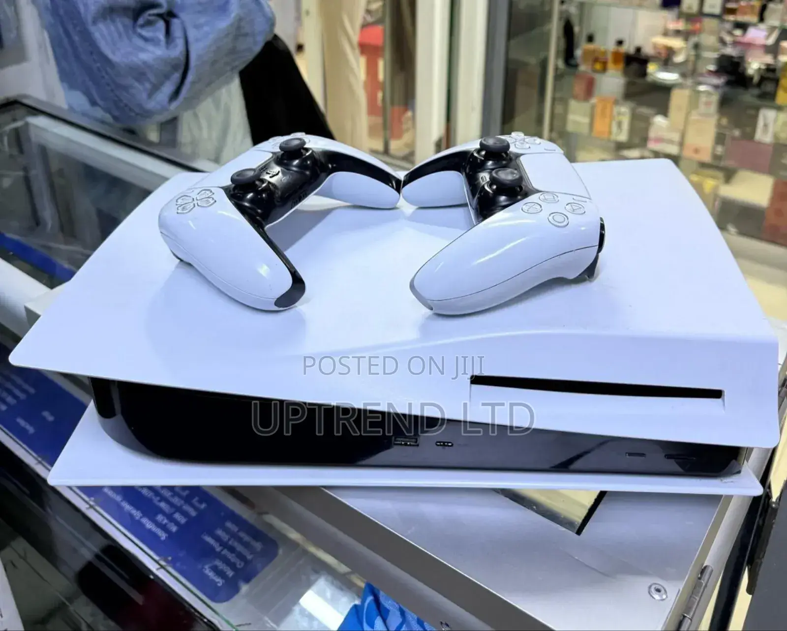 Two Controllers Ps5 Standard Home Used