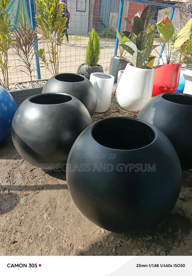 Fibreglass Round Pot - thumbnail 3