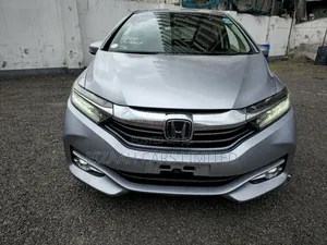 Honda Fit Shuttle 1.5 Hybrid 2WD 2018 Silver