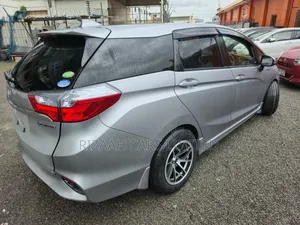 Honda Fit Shuttle 1.5 Hybrid 2WD 2018 Silver