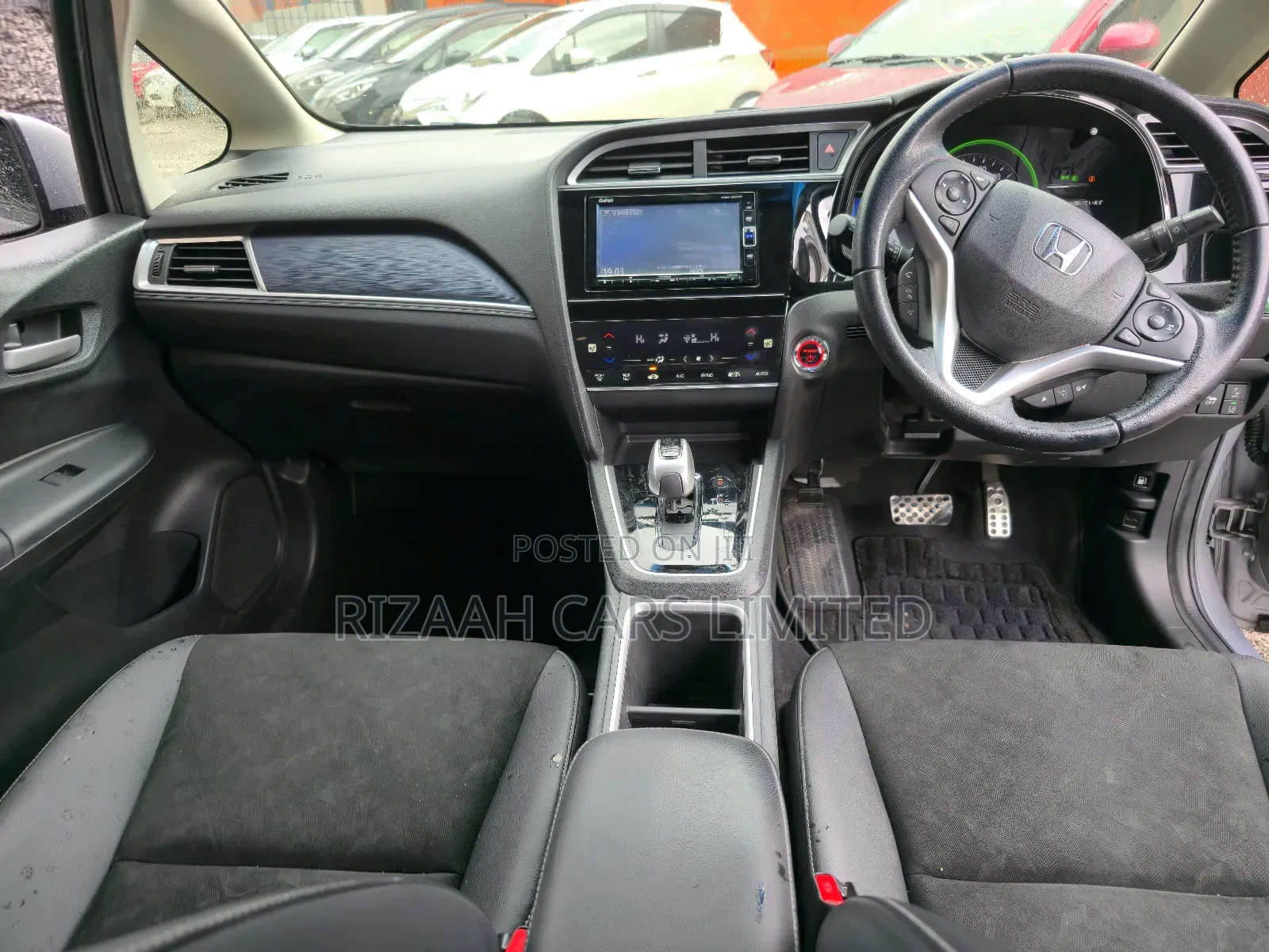 Honda Fit Shuttle 1.5 Hybrid 2WD 2018 Silver