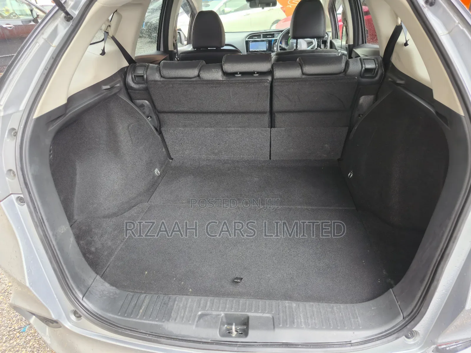 Honda Fit Shuttle 1.5 Hybrid 2WD 2018 Silver