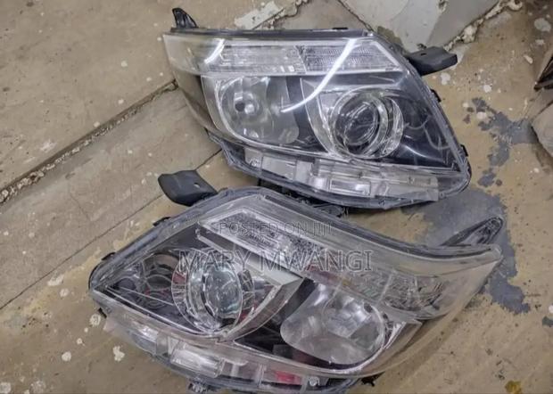 Ex Japan Noah 2014/2015/2016 New Model Headlight