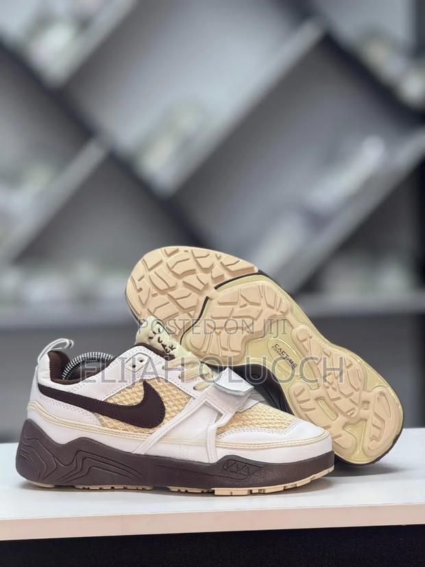 Travis Scott X Nike Zoom Field Jaxx "Light Chocolate "