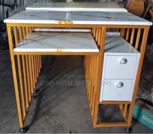 Manicure Table With 2 Drawers.