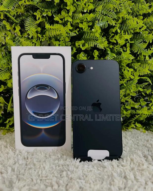 New Apple iPhone 16e 256 GB Black