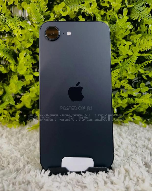 New Apple iPhone 16e 256 GB Black - thumbnail 5