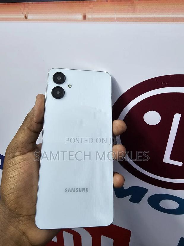 Samsung Galaxy A06 64 GB White - main view