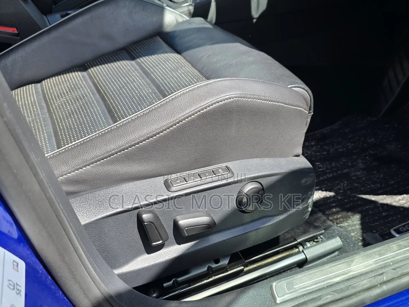 Volkswagen Golf R 4-Door w/DCC & Navigation 2019 Blue