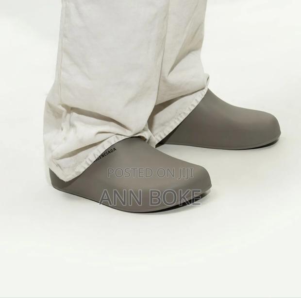Balenciaga Mules Size 40-45 at 1900 Price Welcome - thumbnail 2