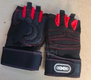 Pair of Fingerless Gym or Workout Gloves - thumbnail 2