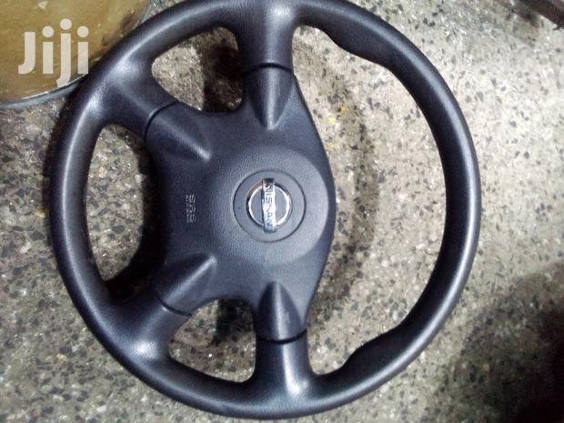 Nissan Extrail - main view