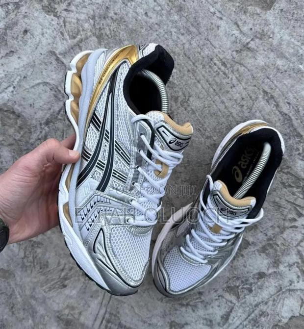 Asics Gel Kayano 14 - main view