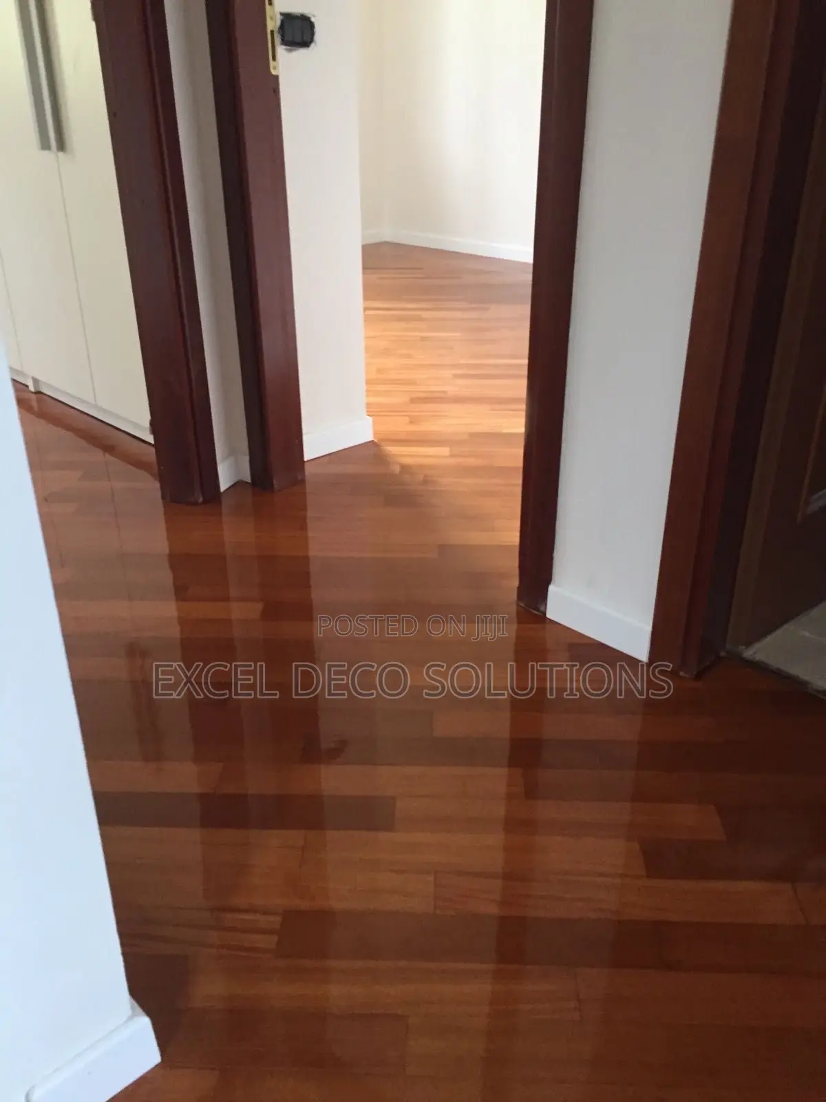 Scratch Resistant Mahogany Laminate Flooring