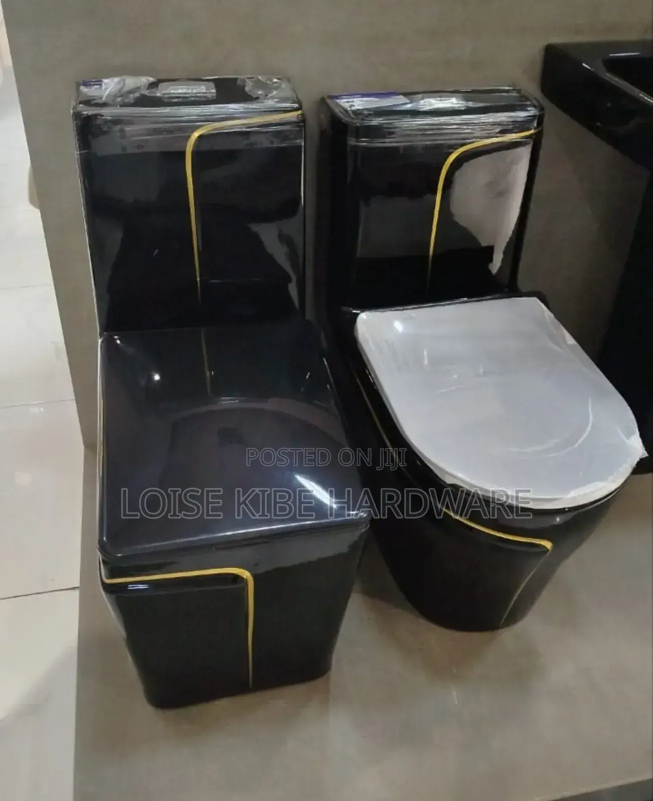 Black Toilets Are Available in Big Size