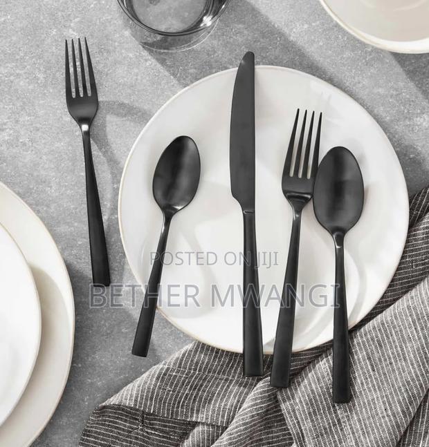 20 PCS High Quality 18/10 Stainless Steel Flatware Set - thumbnail 3