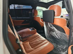 Lexus LX 570 AWD 2019 White