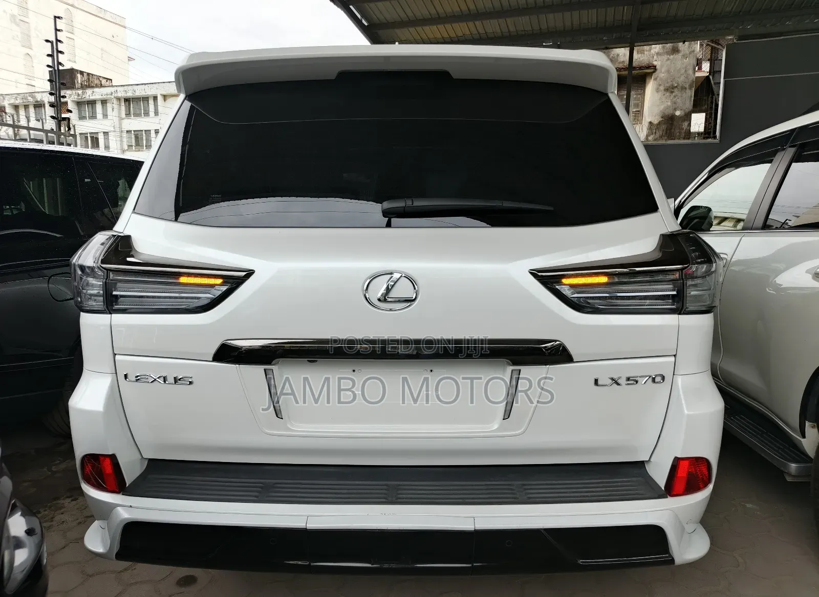 Lexus LX 570 AWD 2019 White