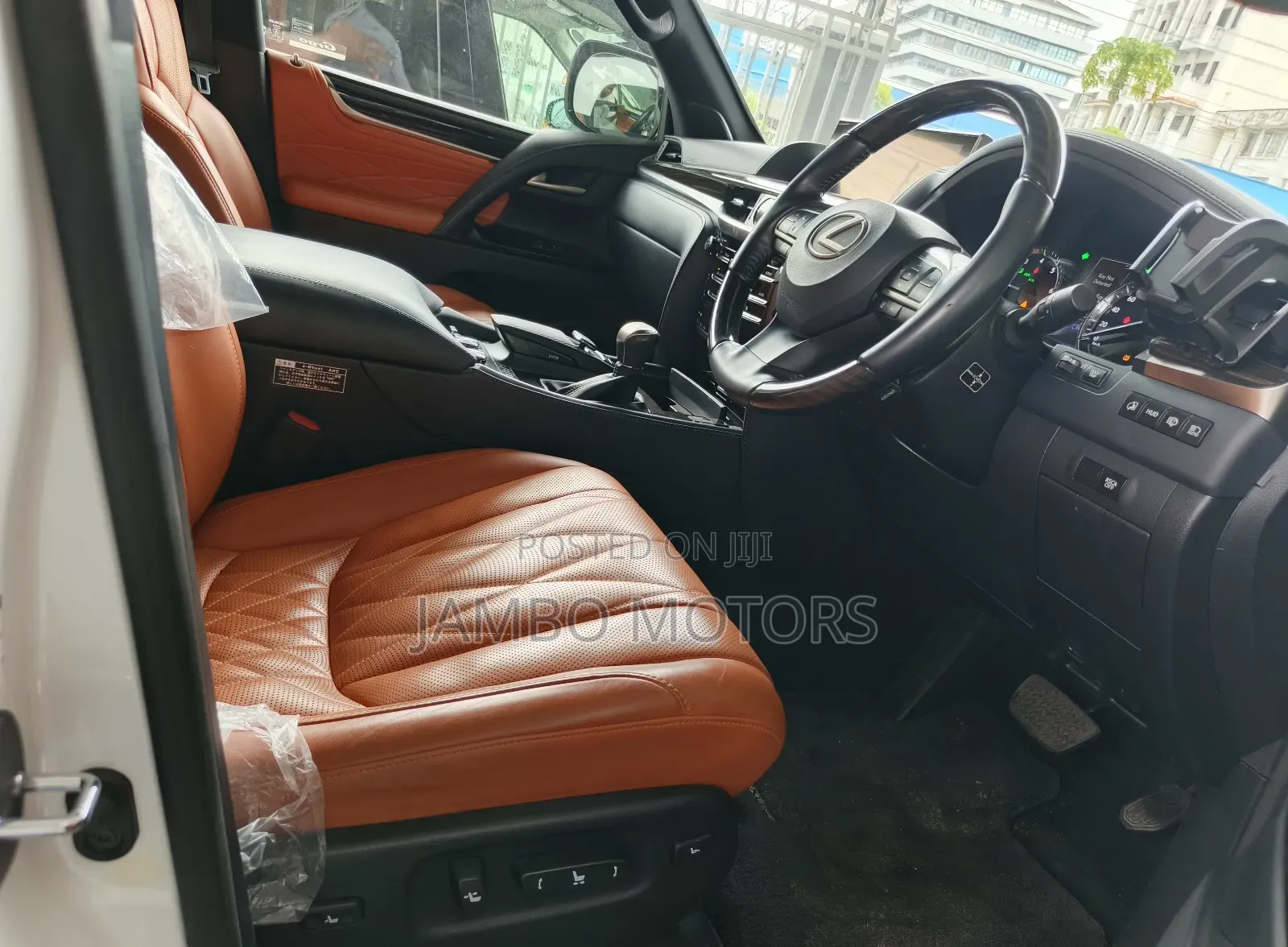 Lexus LX 570 AWD 2019 White