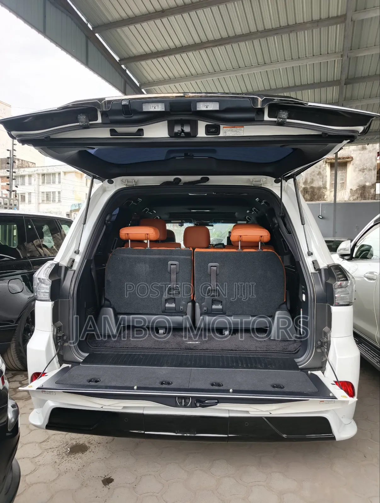 Lexus LX 570 AWD 2019 White