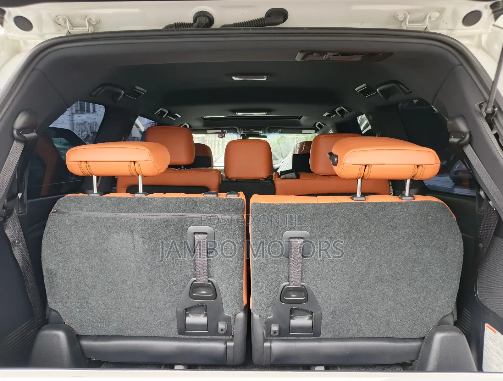 Lexus LX 570 AWD 2019 White