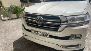 Toyota Land Cruiser 2010 White