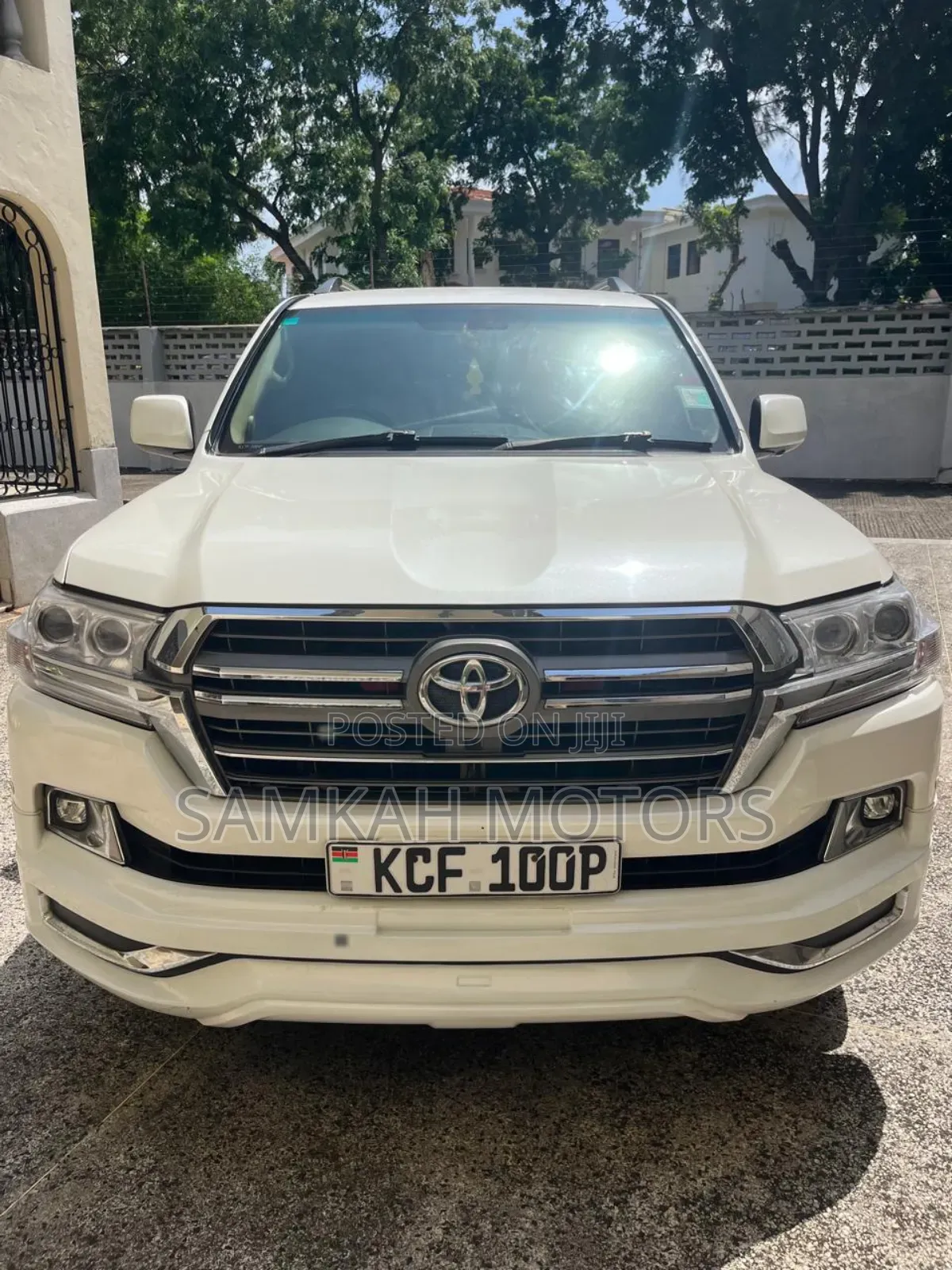 Toyota Land Cruiser 2010 White